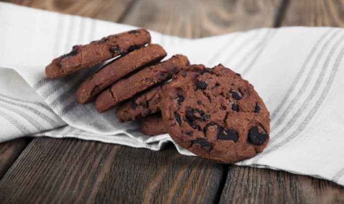 celozrnné kakaové cookies