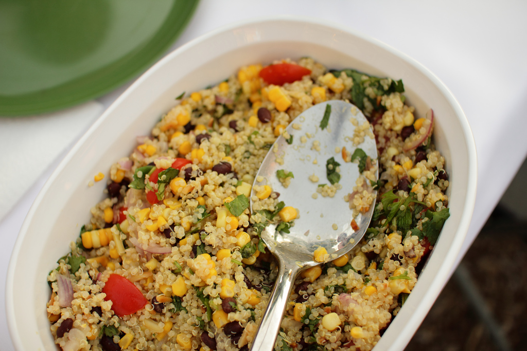 quinoa s tuňákem a fazolemi