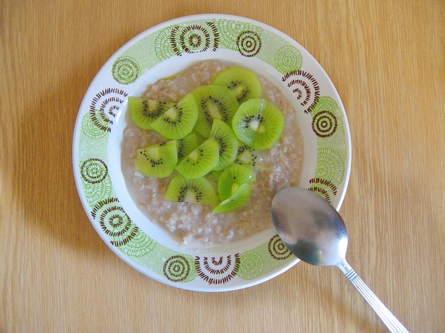 ovesná kaše + kiwi