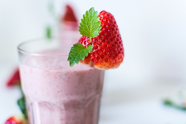 smoothie z jahod a sójového mléka