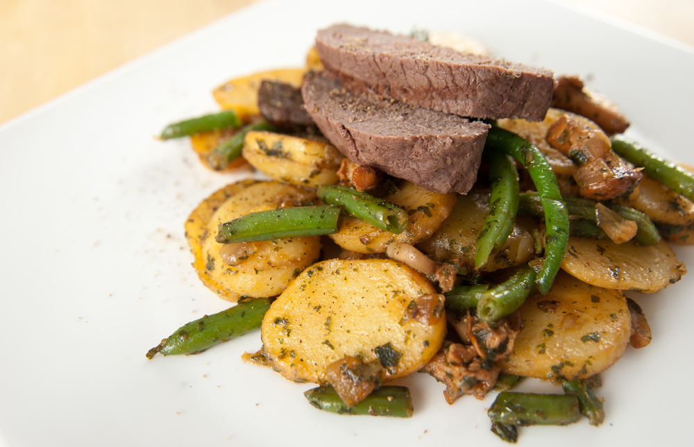 steak-s-fazolkami-a-bramborem
