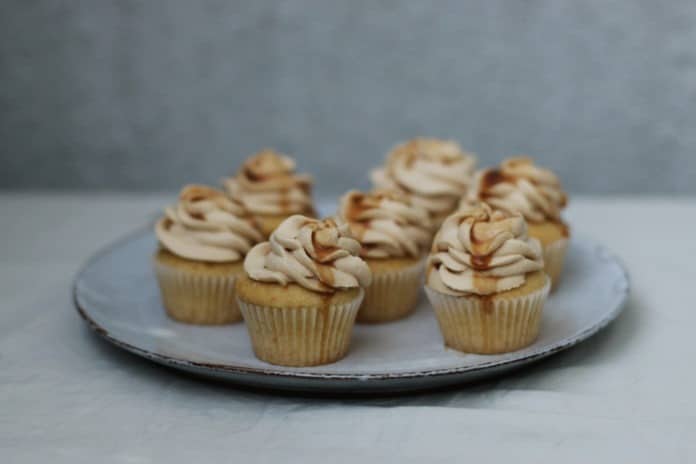 karamelové cupcakes