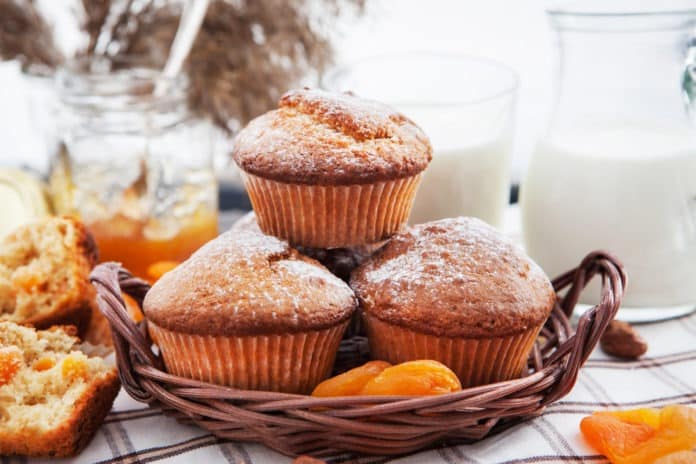 celozrnné muffiny s meruňkami a bílým jogurtem