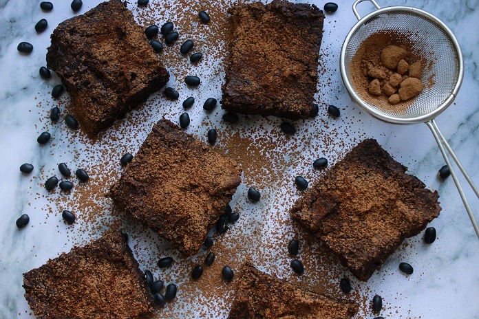 fazolové brownies s ovesnými vločkami a čokoládou