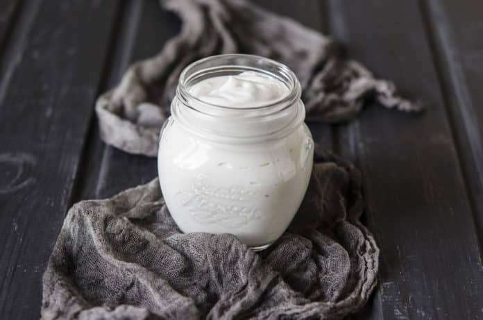 bílý sójový jogurt