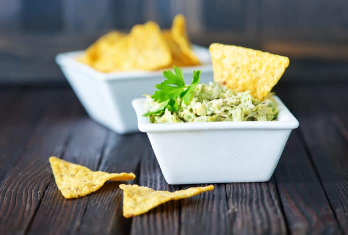 kukuřičné krekry s guacamole