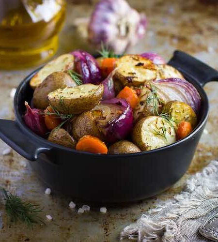 pecene-brambory-se-zeleninou-a-orechovo-seminkovou-posypkou