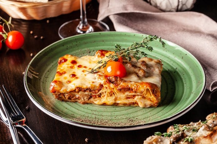 lasagne s boloňským ragú a bešamelem