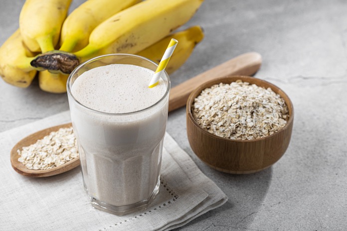 jogurtové smoothie s banánem a ovesnými vločkami
